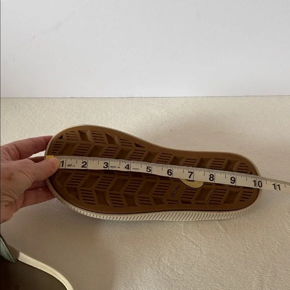 Olukai flip flops - Picture 11 of 13